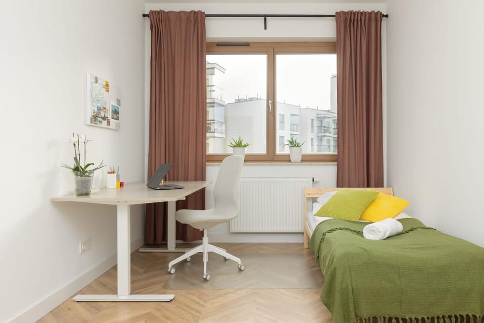 Bed, Photo of the whole room, Seating area, Bedroom