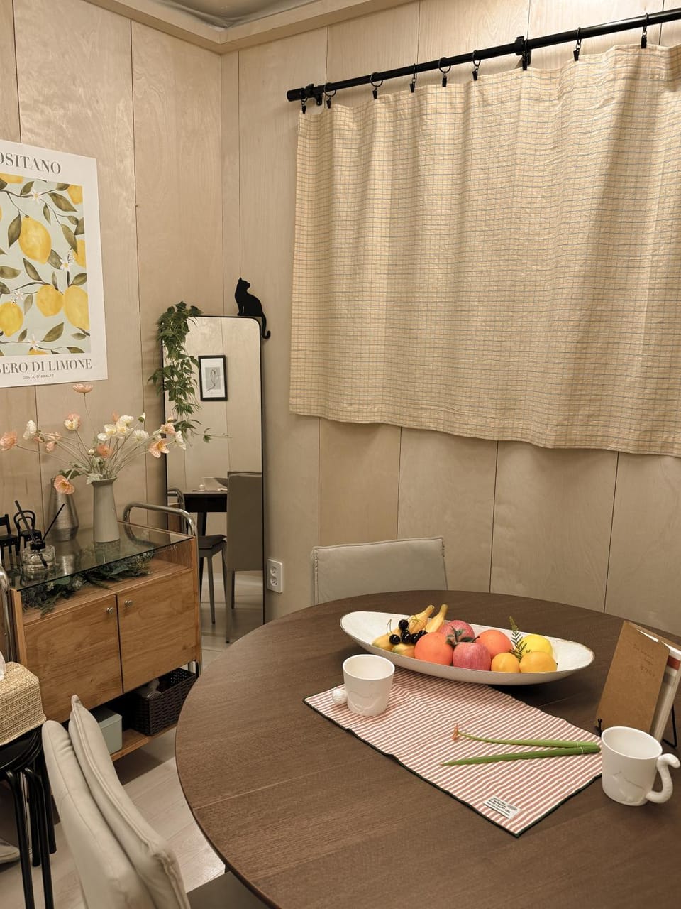 Living room, Seating area, Dining area