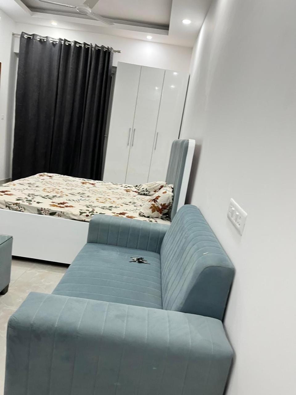 Golden palace studio Apartment in Noida