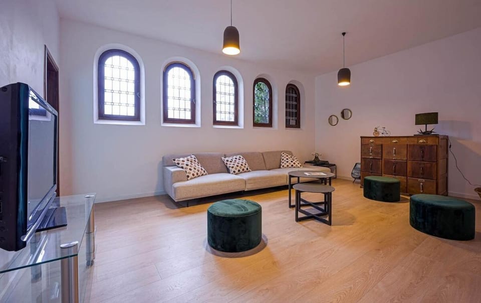 Communal lounge/ TV room, TV and multimedia, Seating area