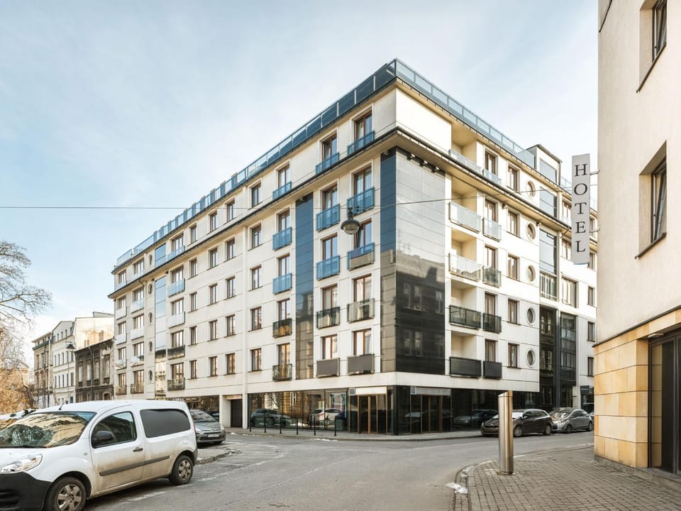 Property building, Day, Neighbourhood, City view, Street view, Location