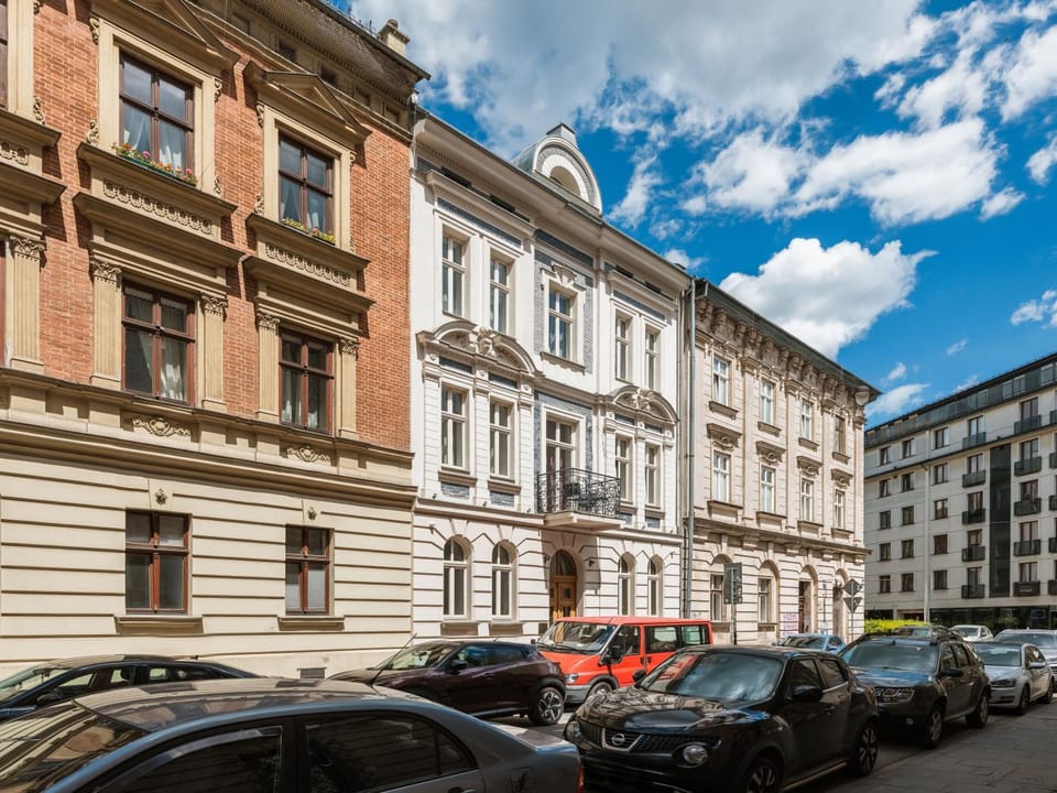 Property building, Day, Neighbourhood, Location