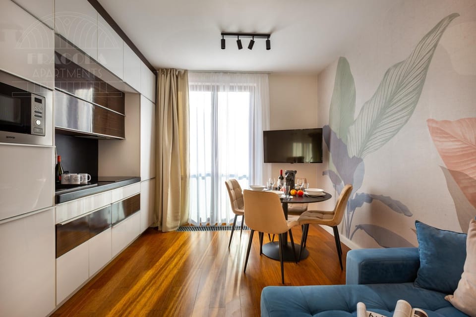 Kitchen or kitchenette, Living room, Seating area, Dining area