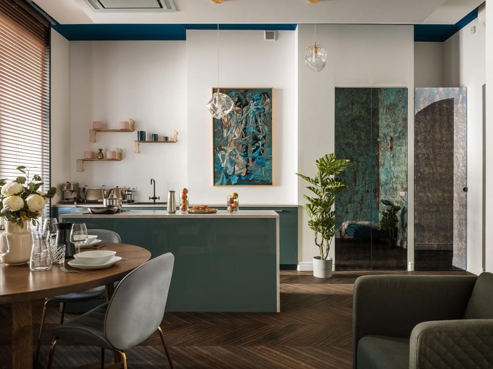 Kitchen or kitchenette, Seating area, Dining area