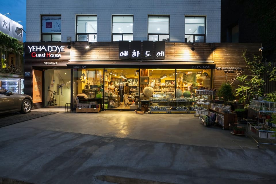 Facade/entrance, Property logo or sign, Supermarket/grocery shop