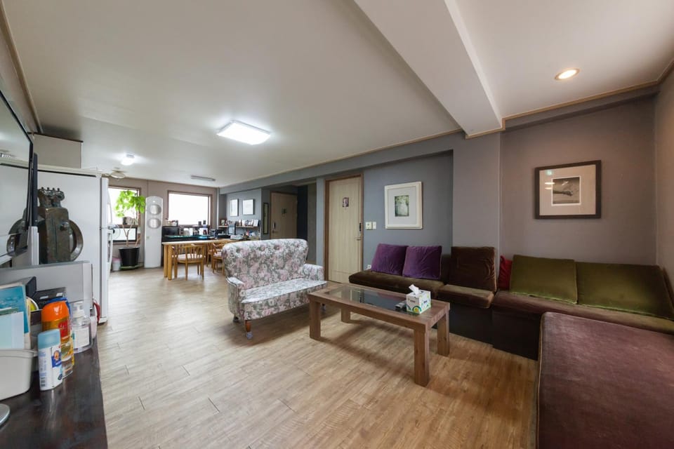 Day, Living room