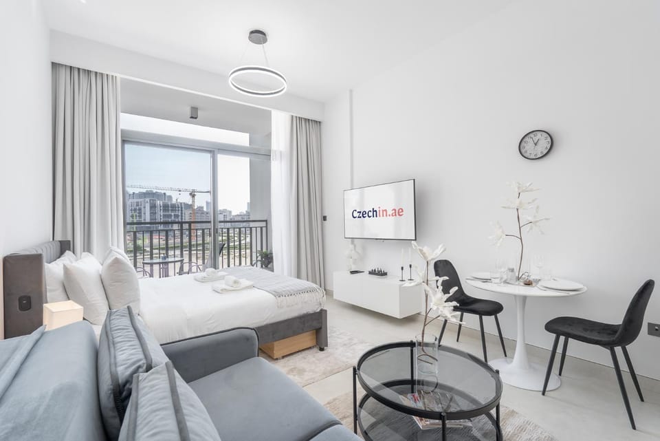 Bed, TV and multimedia, Seating area, Dining area