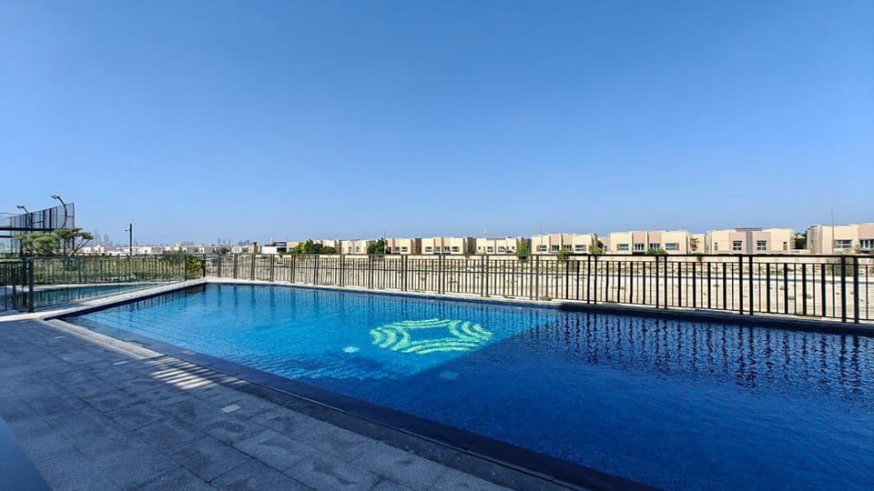Day, Swimming pool