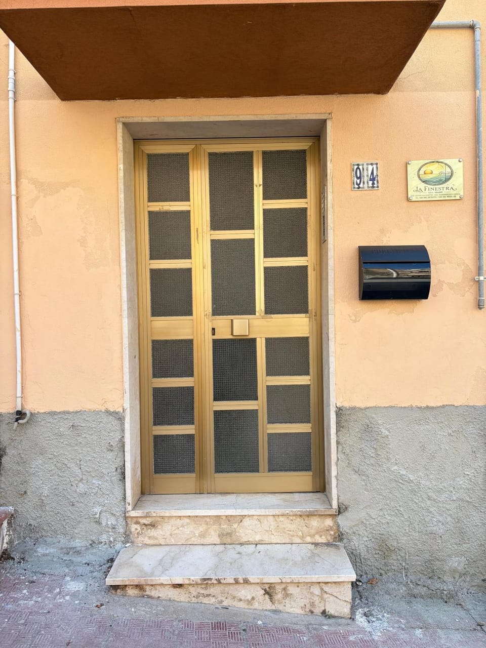 Facade/entrance