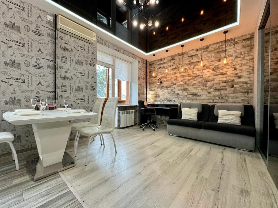 ApartPoltava УНІКАЛЬНІ апартаменти у ЦЕНТРІ з видом на театр Гоголя SOUL TOUCH Apartment in Ukraine