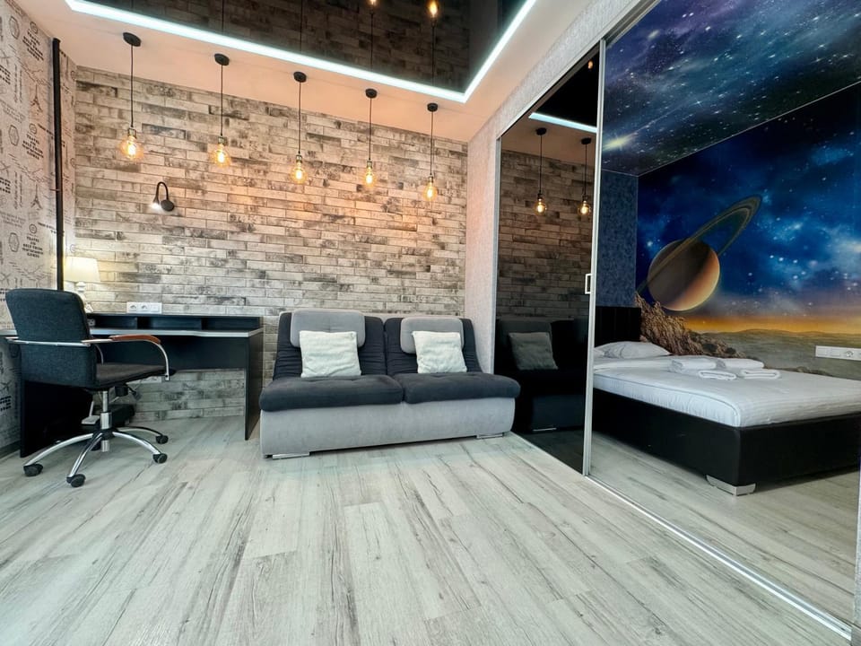 ApartPoltava УНІКАЛЬНІ апартаменти у ЦЕНТРІ з видом на театр Гоголя SOUL TOUCH Apartment in Ukraine