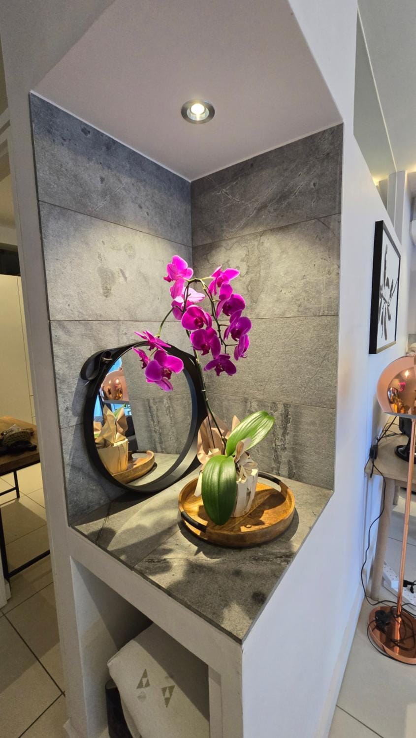 Green Point Modern Flat with Security Apartment in Cape Town