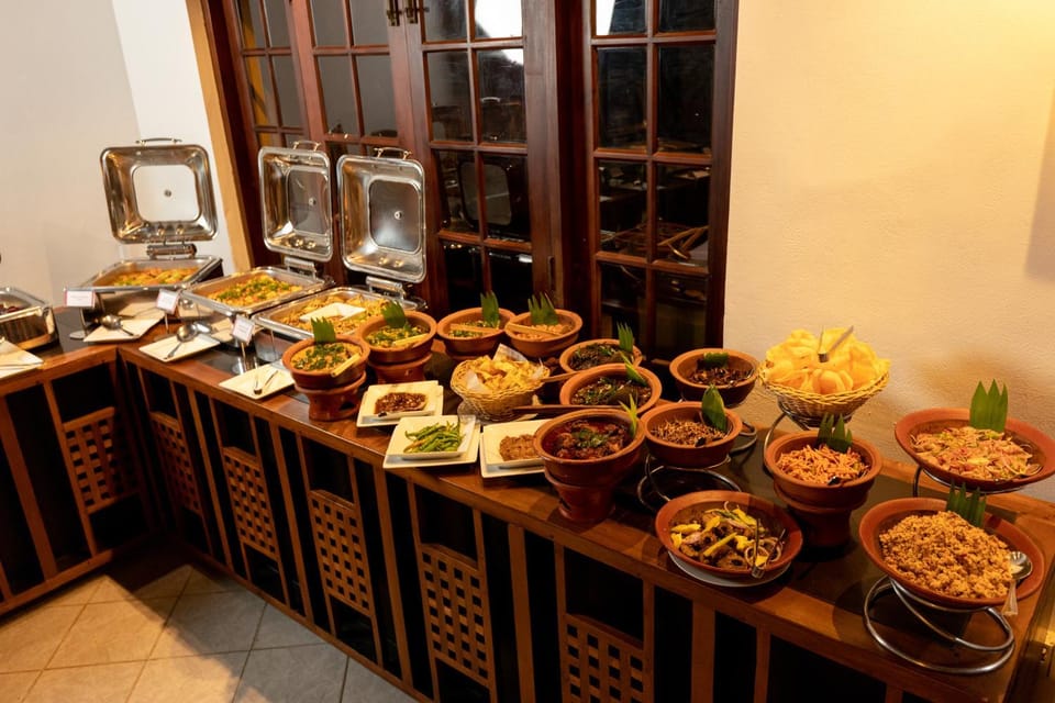 Restaurant/places to eat, Food and drinks, Area and facilities, Lunch