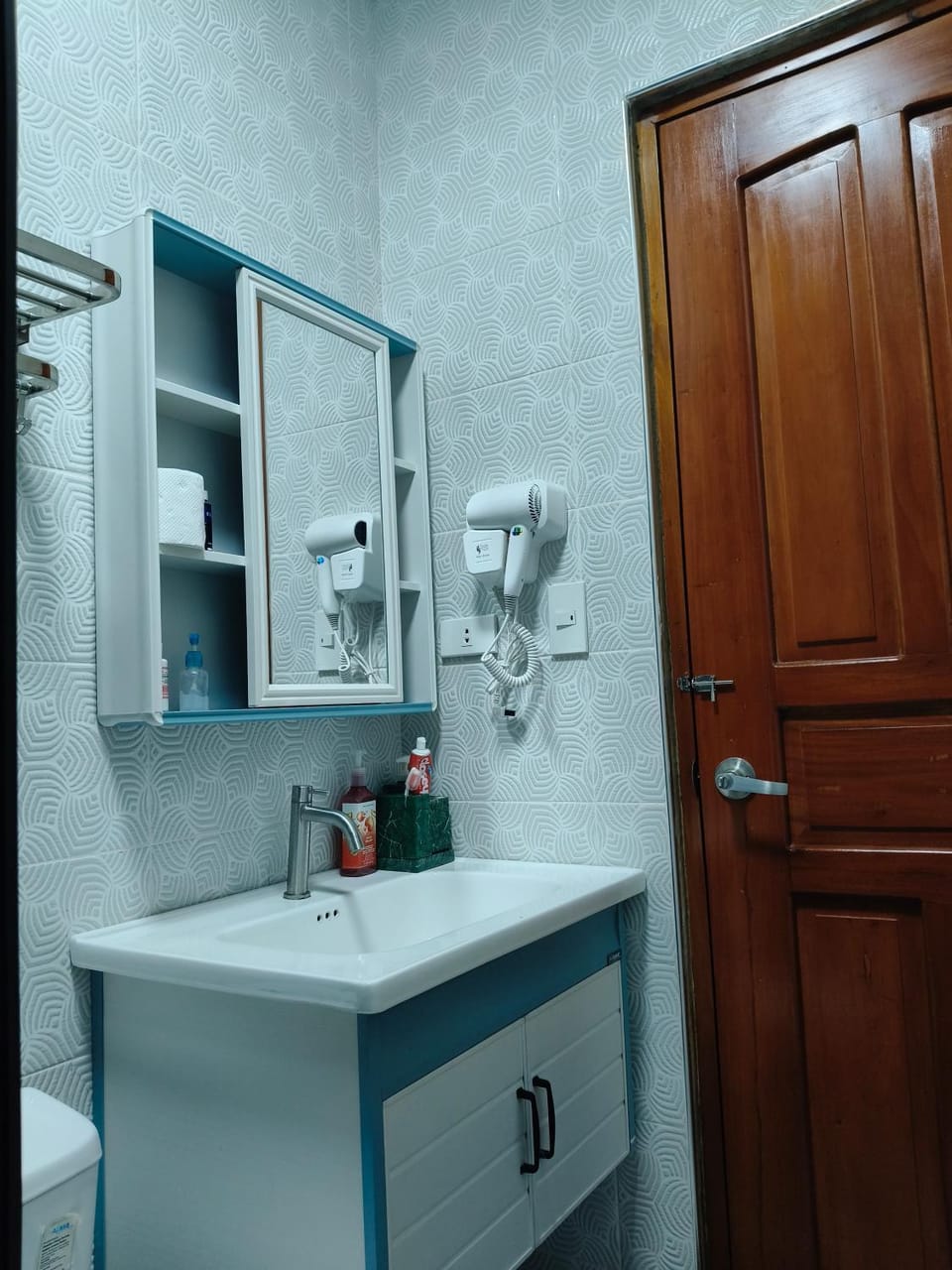 Bathroom, hair dryier, towels