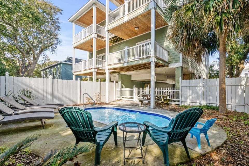 Patio, Dining area, Garden view, Pool view, Swimming pool, sunbed