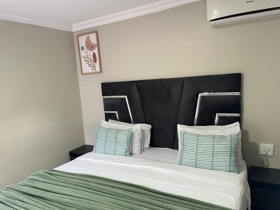 Bed, air conditioner