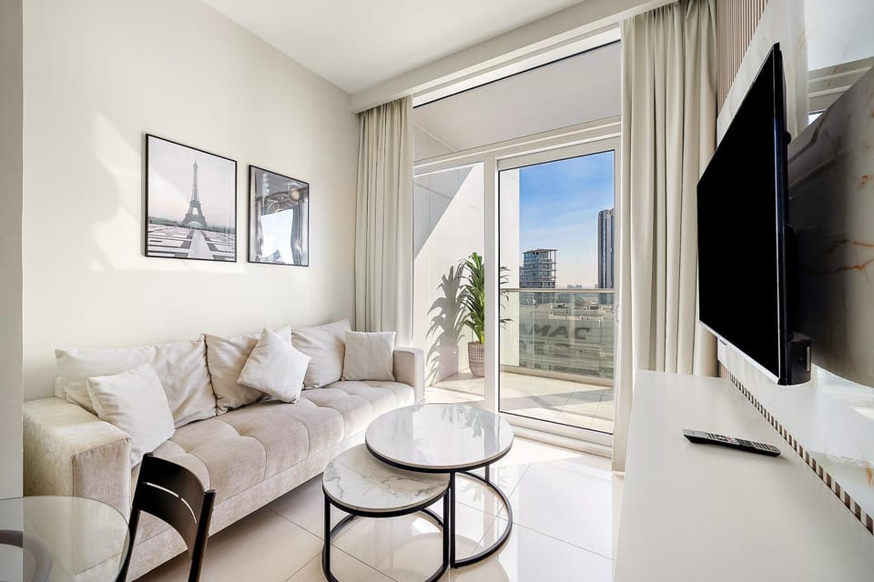 TV and multimedia, Living room, Seating area, City view