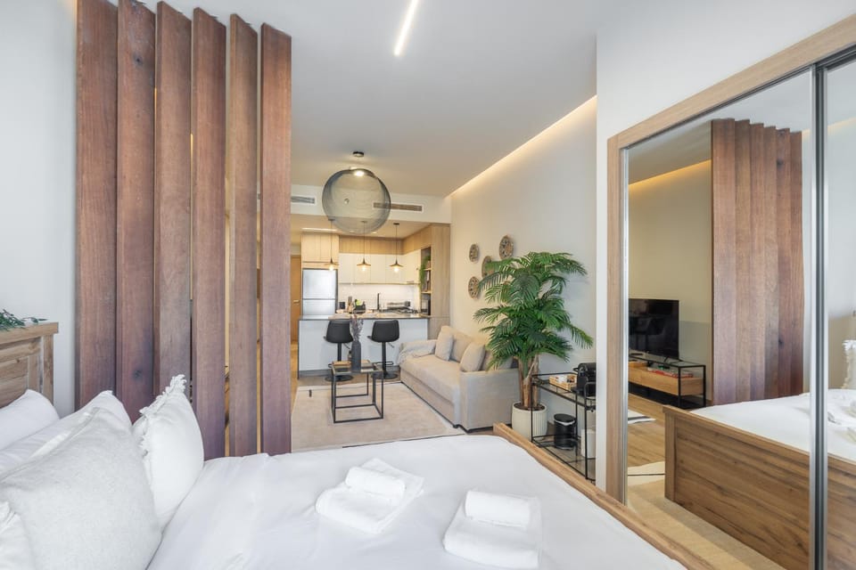 Bed, Seating area