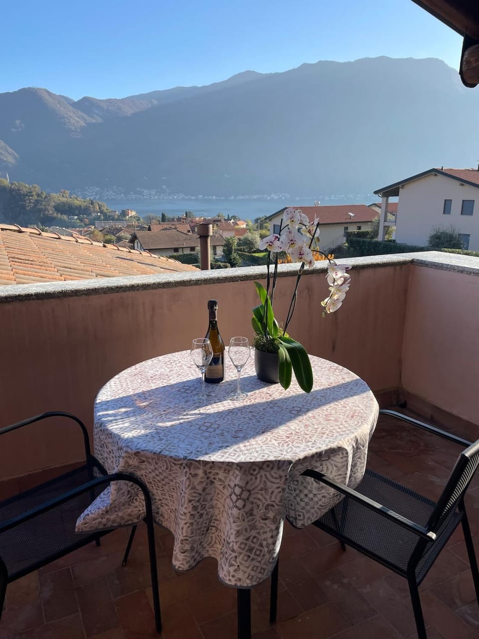 Patio, Day, Natural landscape, View (from property/room), Balcony/Terrace, Dining area, Mountain view