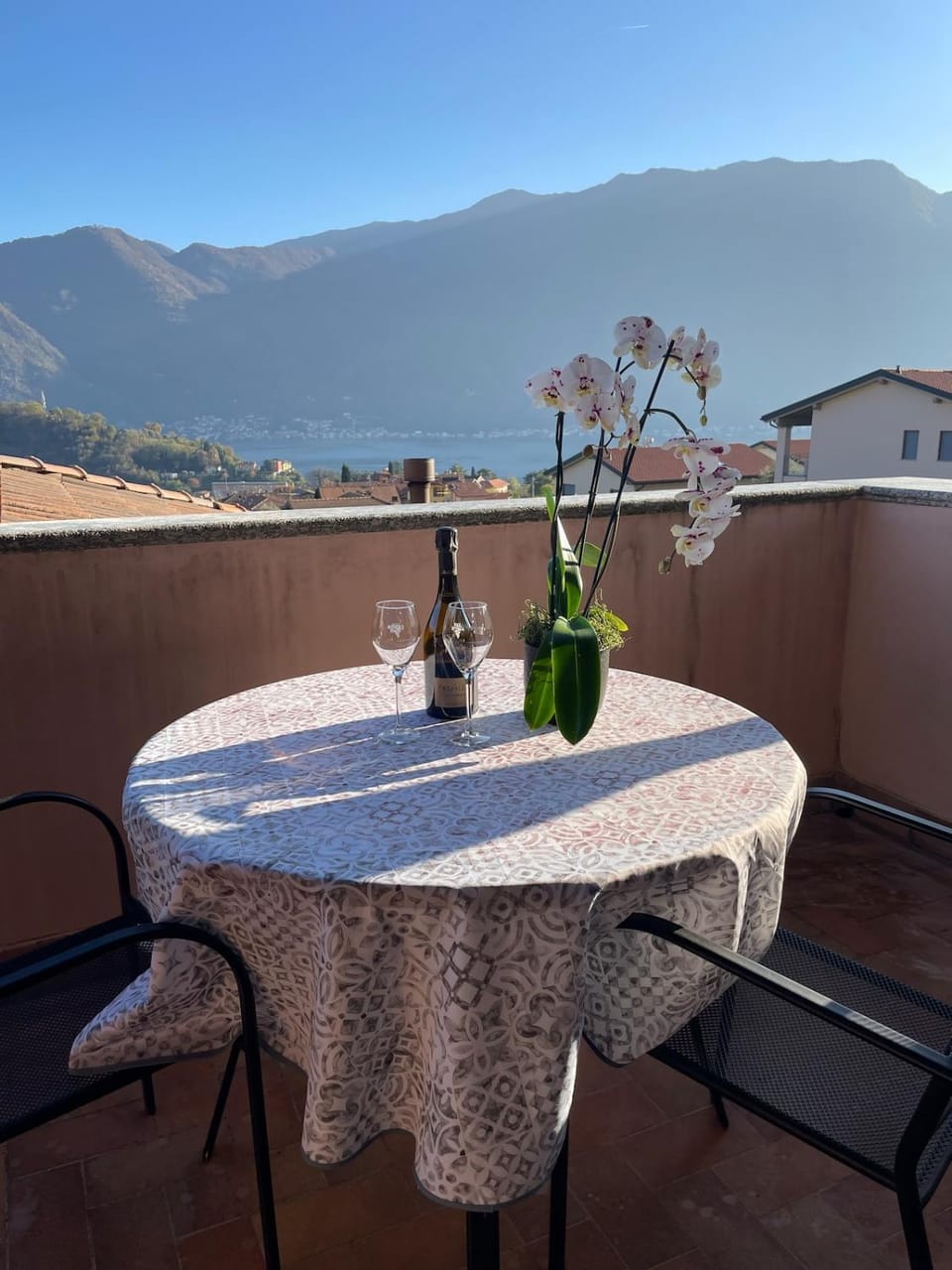Day, Natural landscape, View (from property/room), Balcony/Terrace, Dining area, Mountain view