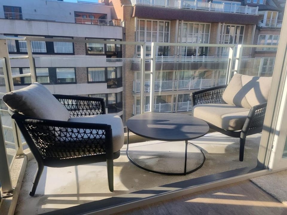 Bright apartment with sunny terrace and parking Apartment in Knokke-Heist