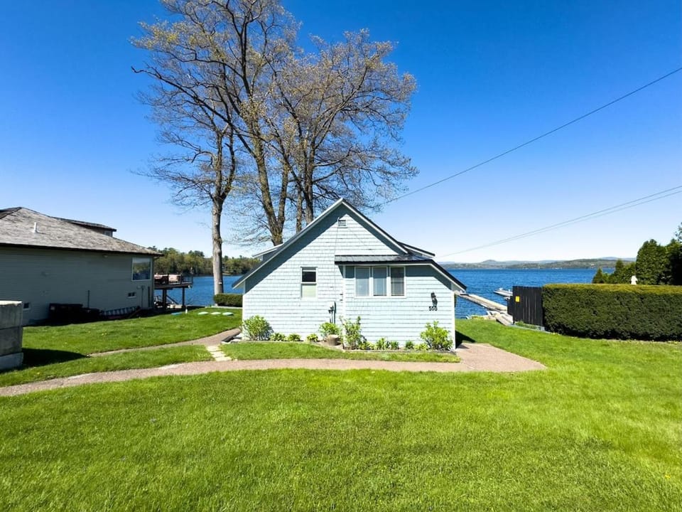 Property building, Natural landscape, Garden view, Lake view
