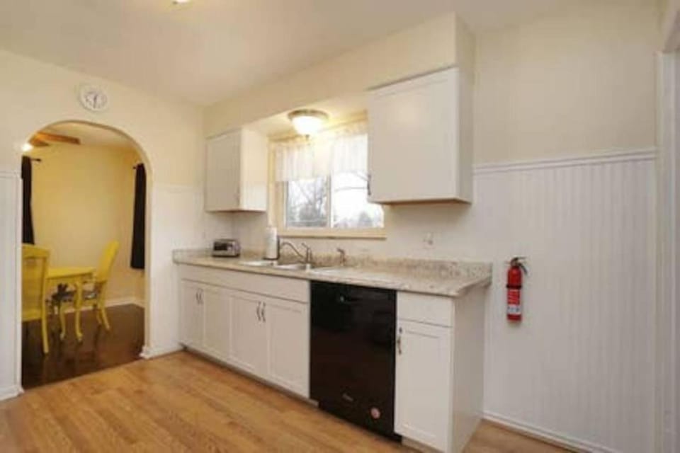 2 Homes for large group Hot Tub House in Mason