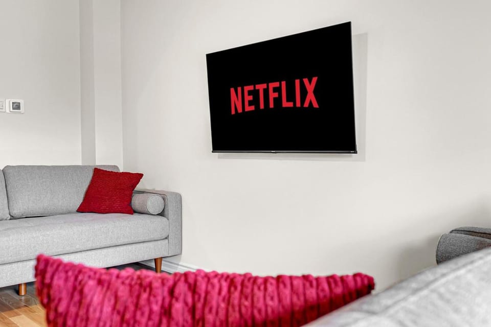 Spacious 6bed Home near Pier Niagara Toronto QEW House in Burlington