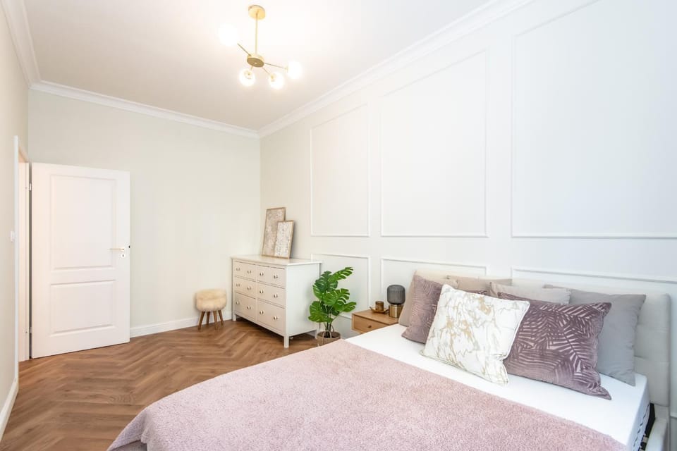 Bed, Photo of the whole room, Bedroom, wardrobe