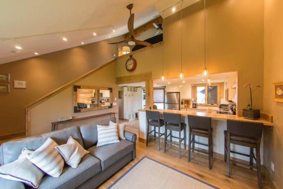 Sky Is The Limit Centrally Located For Big Sky Fun Apartment in Big Sky
