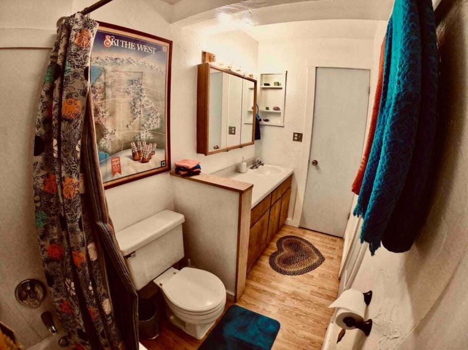 Ski Bunny Studio Walkable to Ski Lifts House in Big Sky