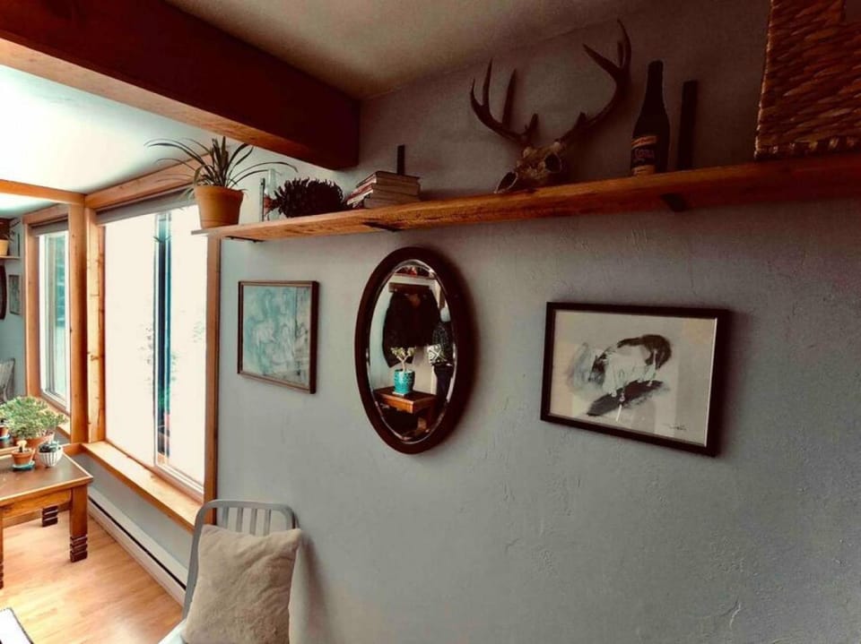 Ski Bunny Studio Walkable to Ski Lifts House in Big Sky