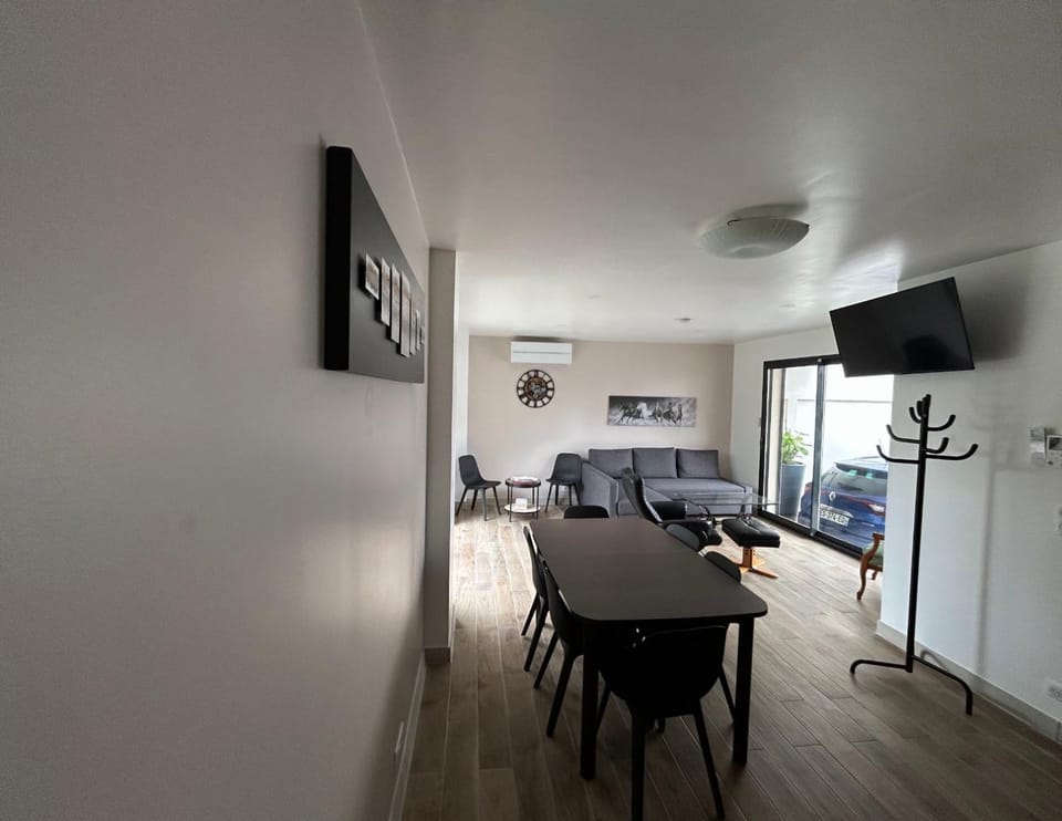 Appartement cosy et spacieux à 10 min du Stade France Apartment in Drancy