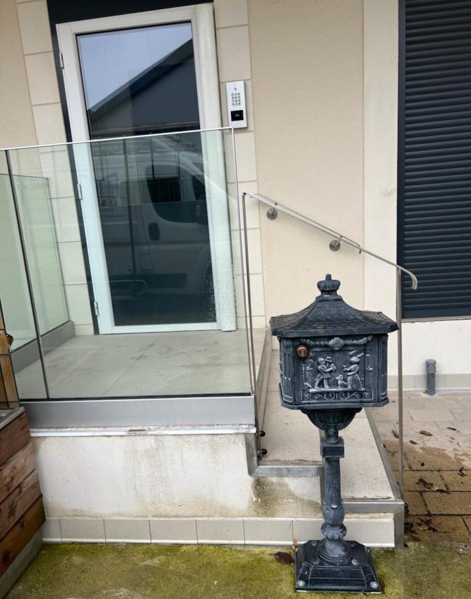 Facade/entrance, Parking