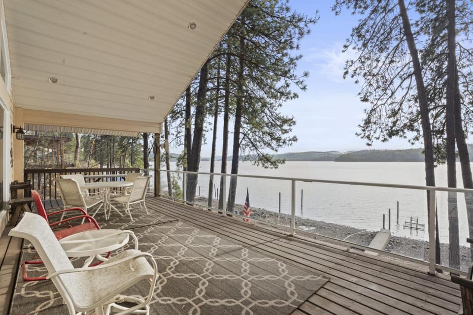 Lakefront Cabin Retreat with Stunning CDA Views Cabin in Kootenai County