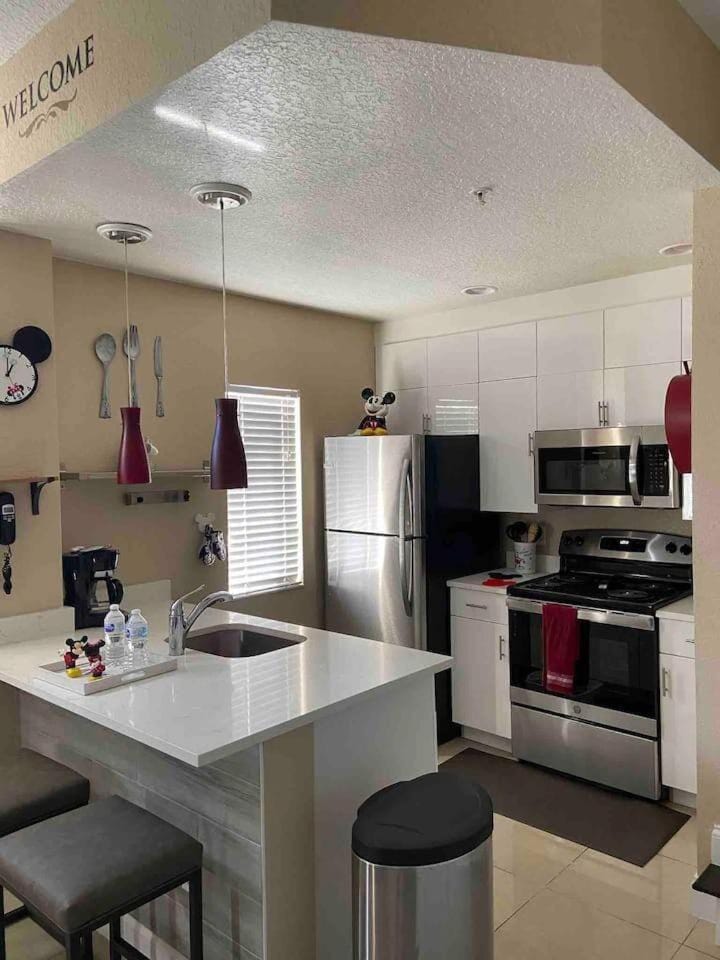 4 Bedroom 3 Bathroom Villas At SevenDwarfs 20-102 House in Kissimmee
