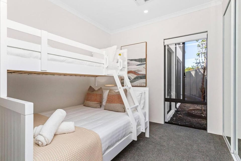 Spacious and modern Dianella House in Perth