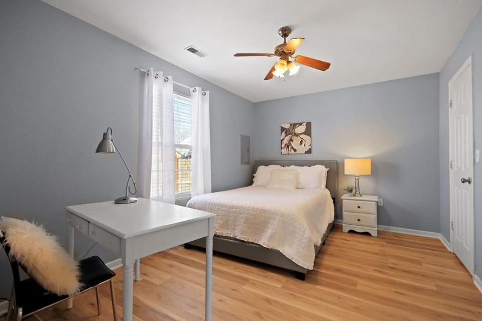 Spacious 4 Bed Great for Commuting Dogs Ok Apartment in Columbia