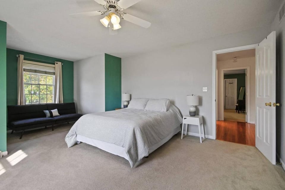 South Side Escape Sleeps 8 House in Columbia
