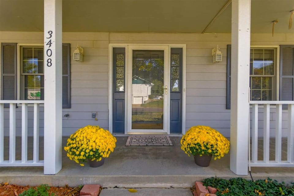 South Side Escape Sleeps 8 House in Columbia