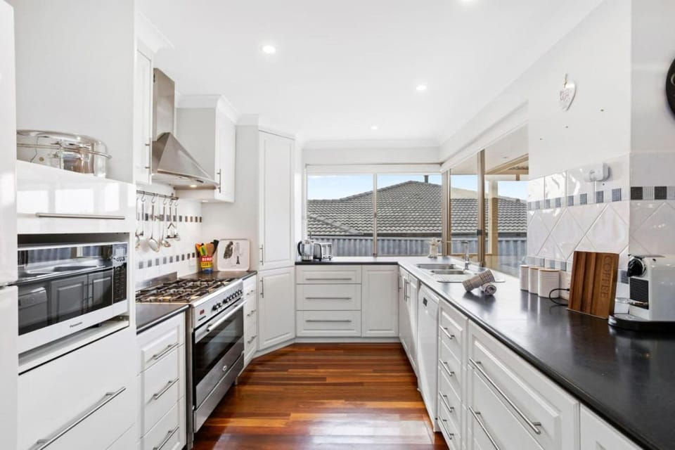 5BR Retreat with Pool, table tennis and Pure Relaxation House in Perth