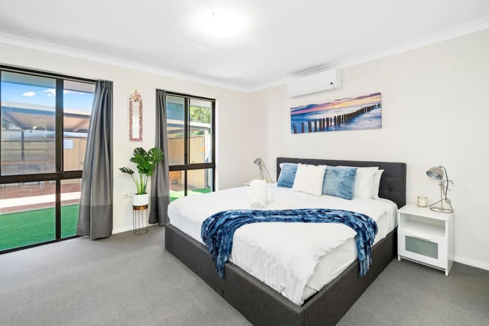 Spacious family home, pool, epic backyard House in Karrinyup