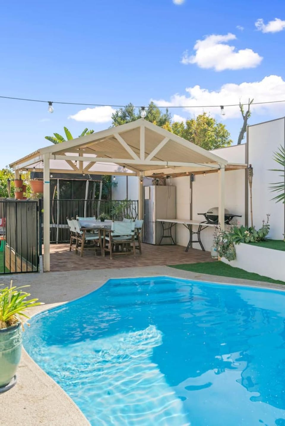 Spacious family home, pool, epic backyard House in Karrinyup