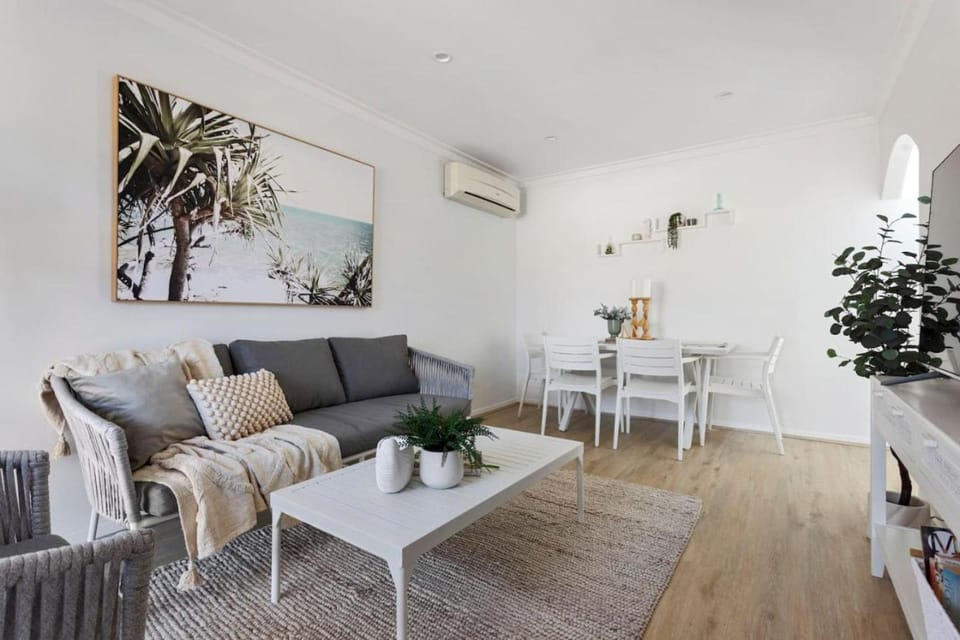 Living room, Dining area, air conditioner