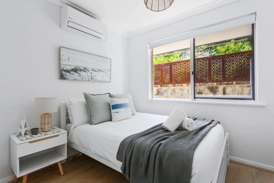 Bedroom, air conditioner