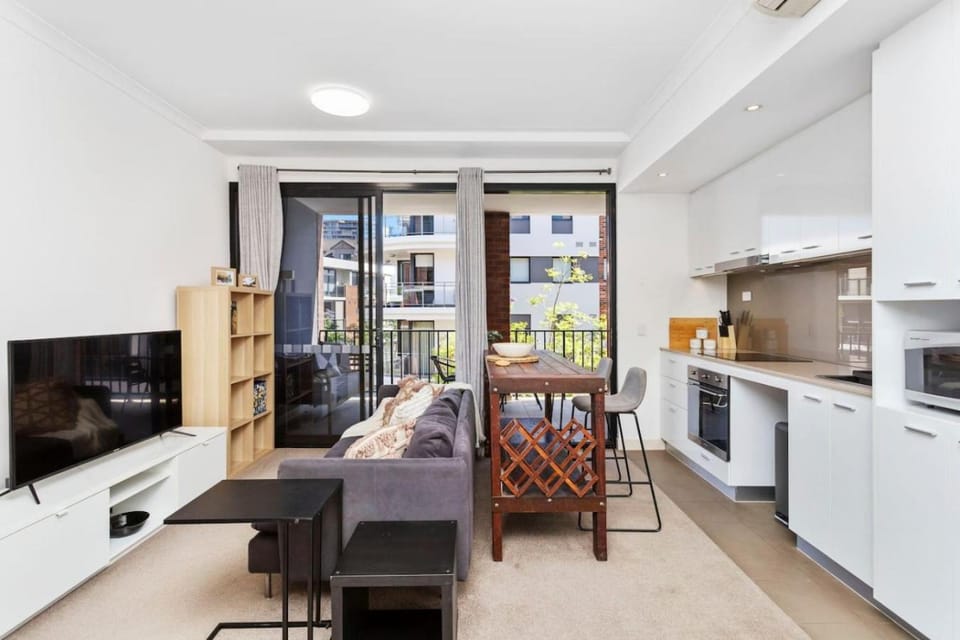 TV and multimedia, Kitchen or kitchenette, Living room, Dining area