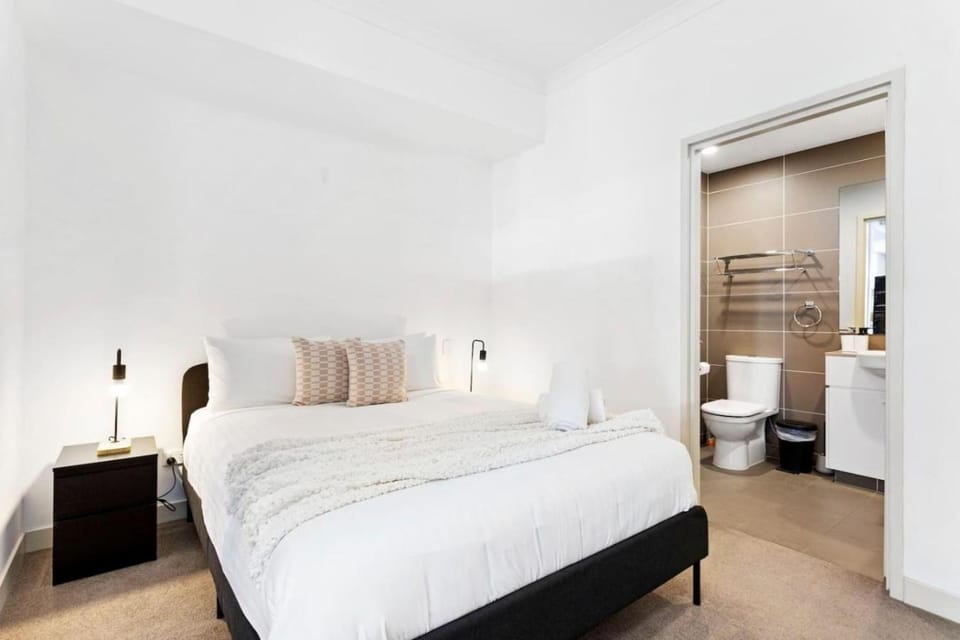 Bed, Bathroom