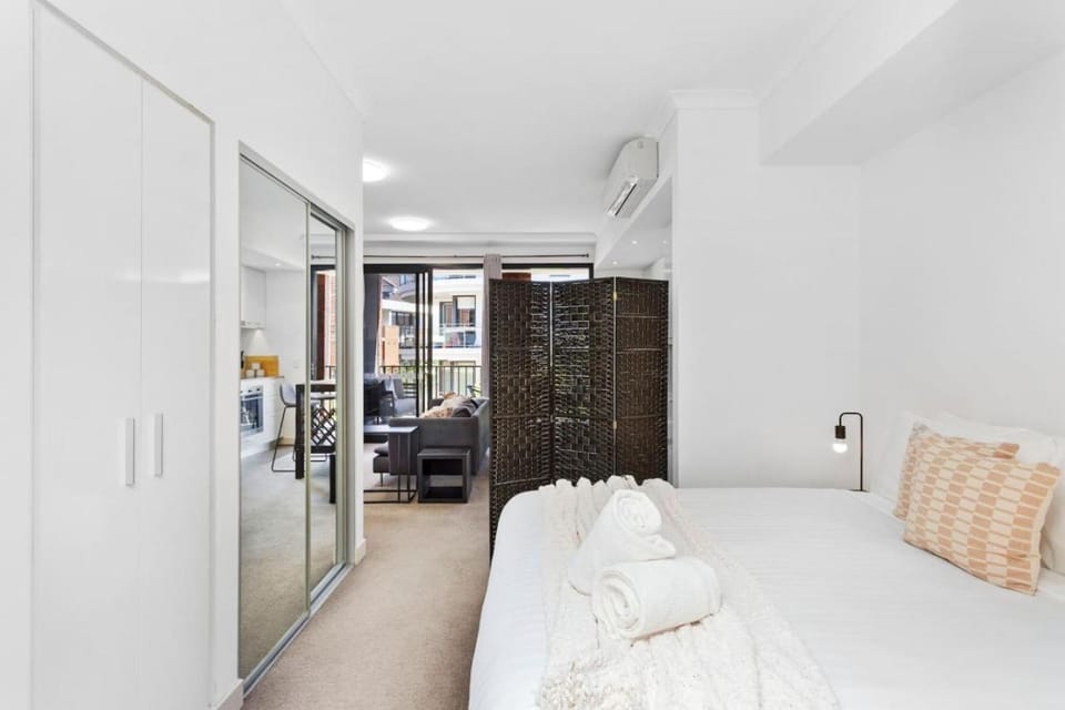 Bed, Photo of the whole room, wardrobe, air conditioner