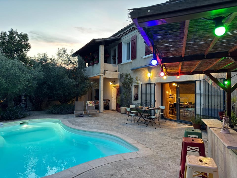 Chambre chez l'habitant avec piscine et cuisine d'été Vacation rental in French Riviera