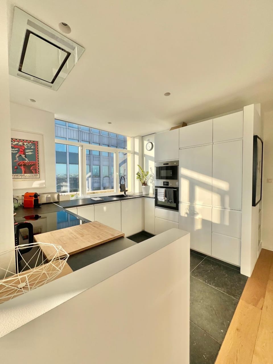 Kitchen or kitchenette, dishwasher, minibar, oven, stove, toaster